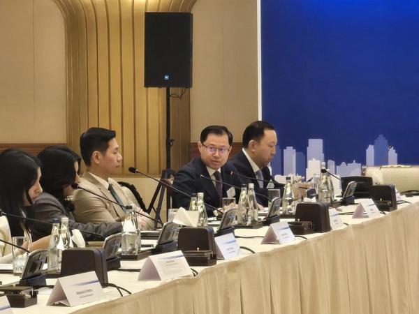 香港特首率团访问中东首携内地企业双登集团借力政企合作出海抢占全球市场先机(图1)